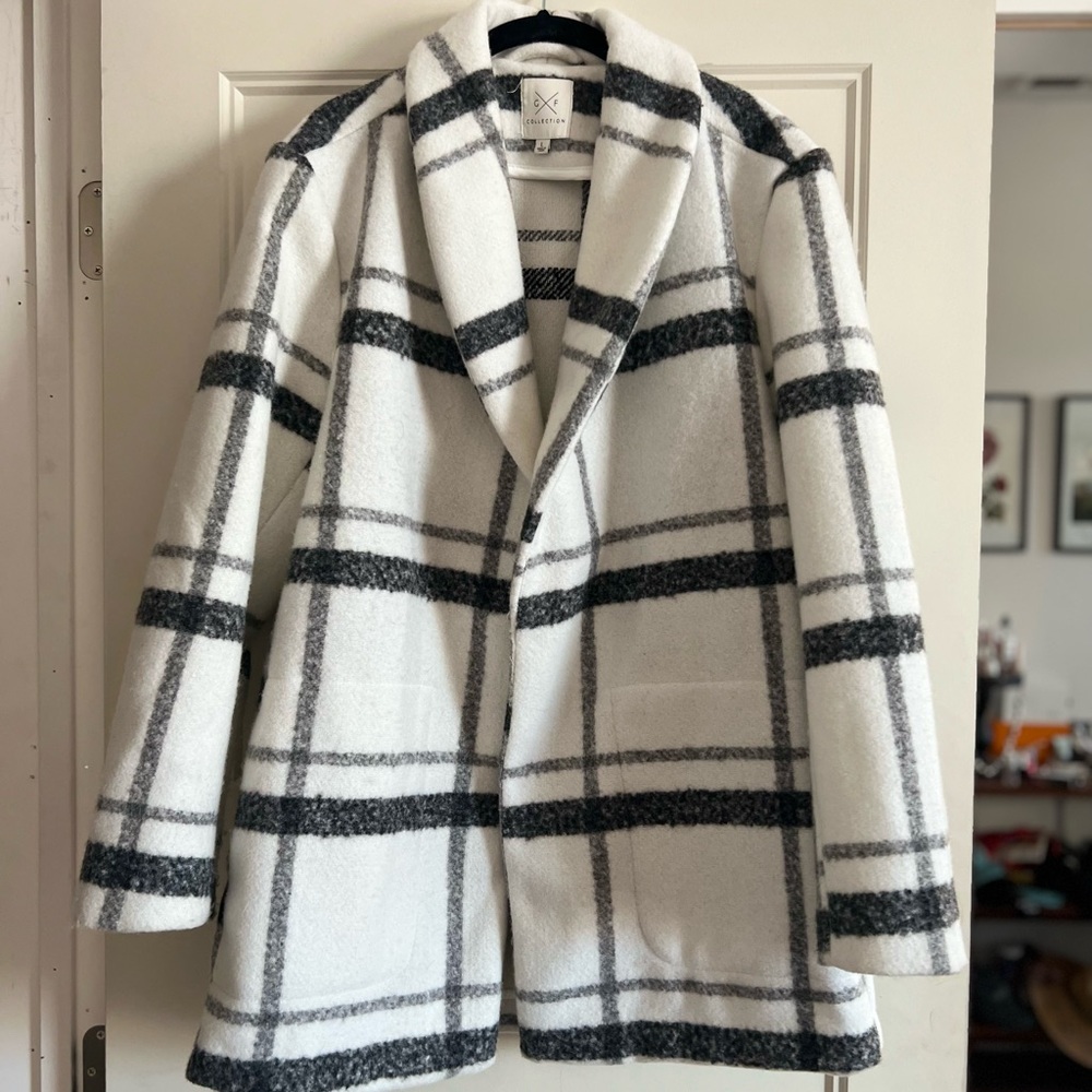 Beautiful wool black and white pea coat.
